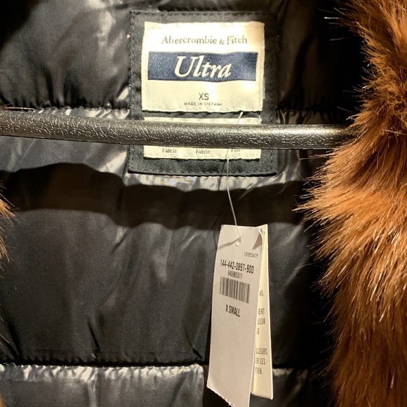 NWT A&F women’s ultra parka coat black faux fur collared size XS chest 38” fit S - Picture 6 of 11